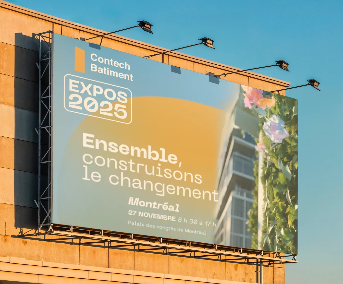 Affiche Contech Bâtiment Expos 2025 sur un panneau d'affichage extérieur