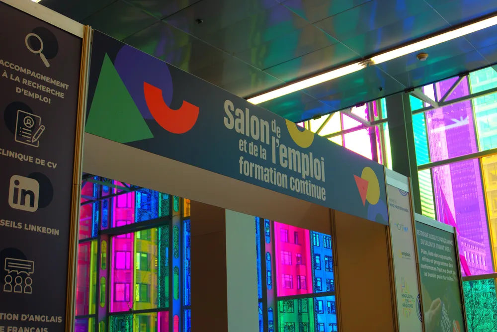 Entrée du Salon de l'emploi et de la formation continue au Palais des congrès de Montréal